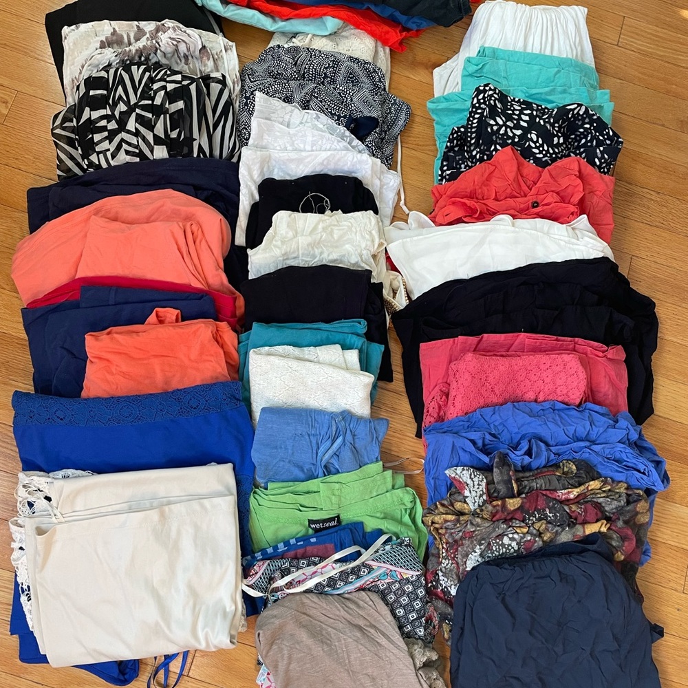 Closet clear out!! Huge bundle of womens clothes!